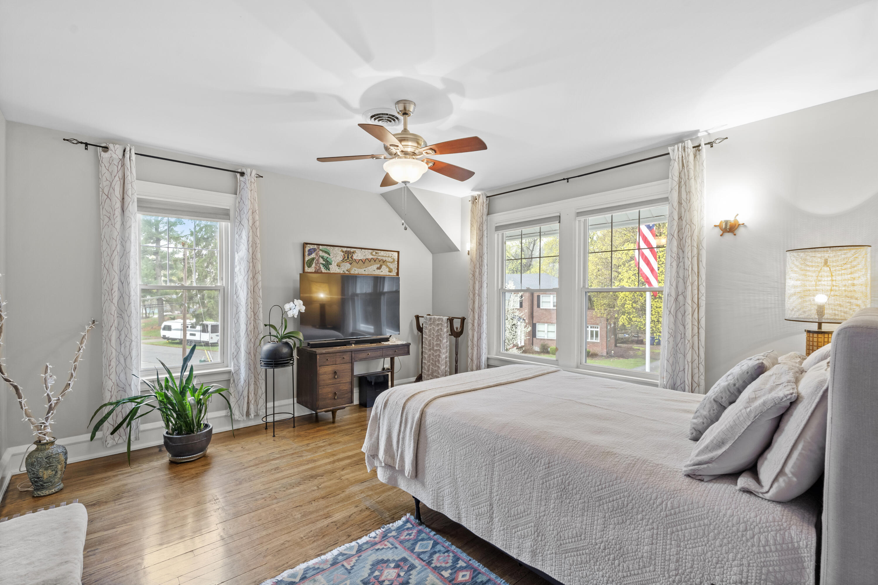 200 N Marquette Trail