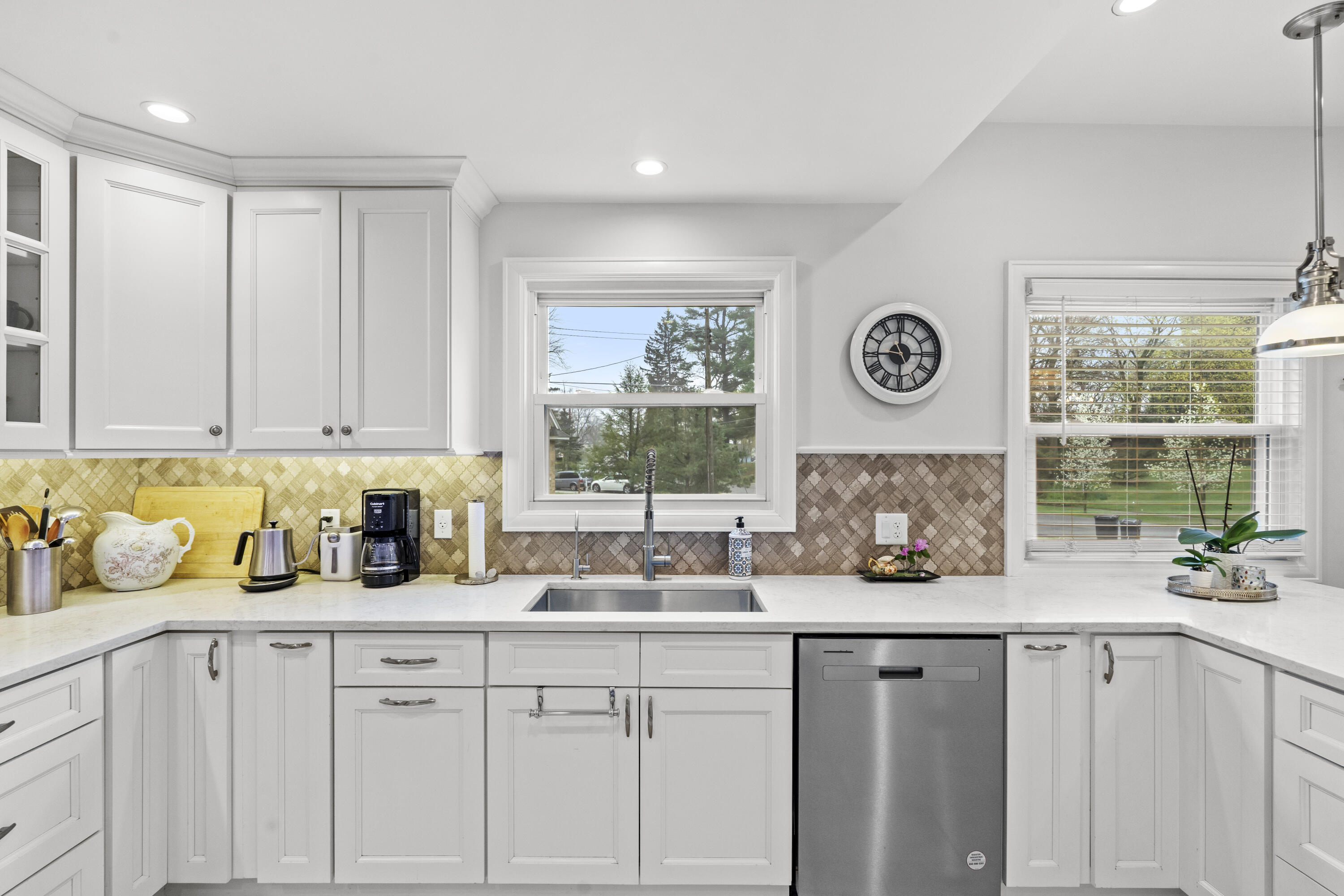 200 N Marquette Trail