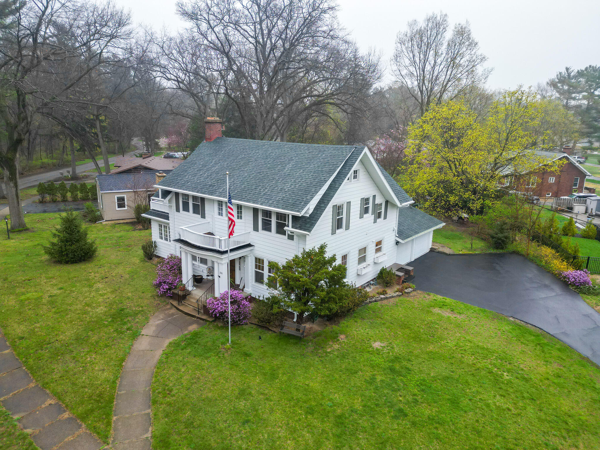 200 N Marquette Trail