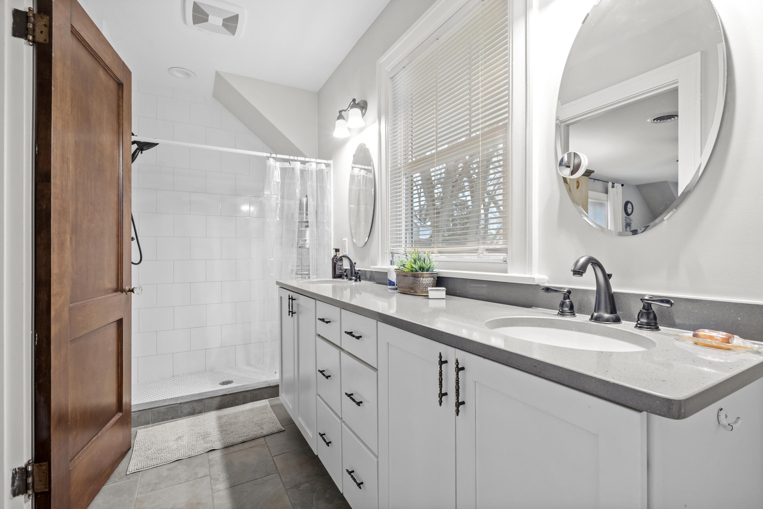 200 N Marquette Trail