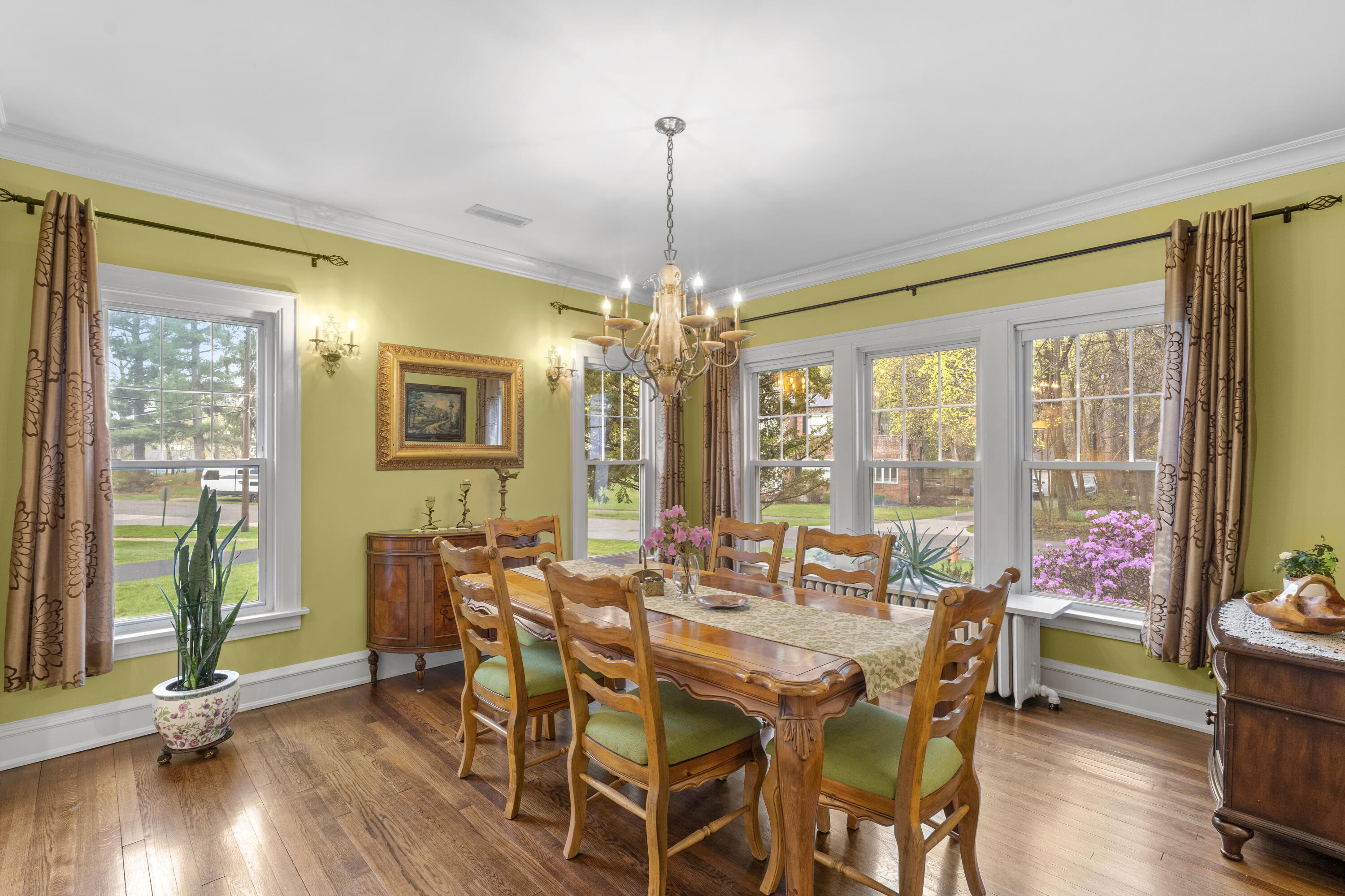 200 N Marquette Trail