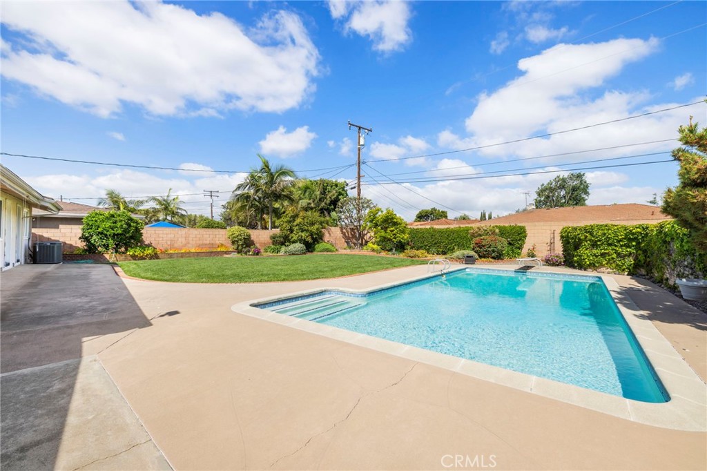 12351 Woodlawn Avenue