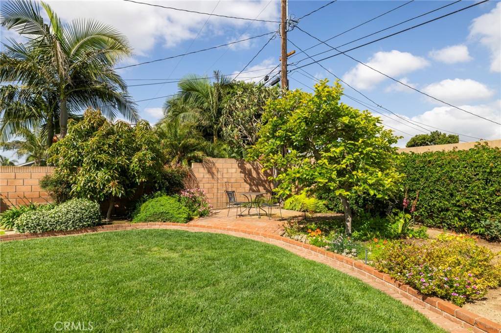 12351 Woodlawn Avenue