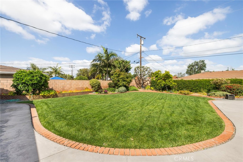 12351 Woodlawn Avenue