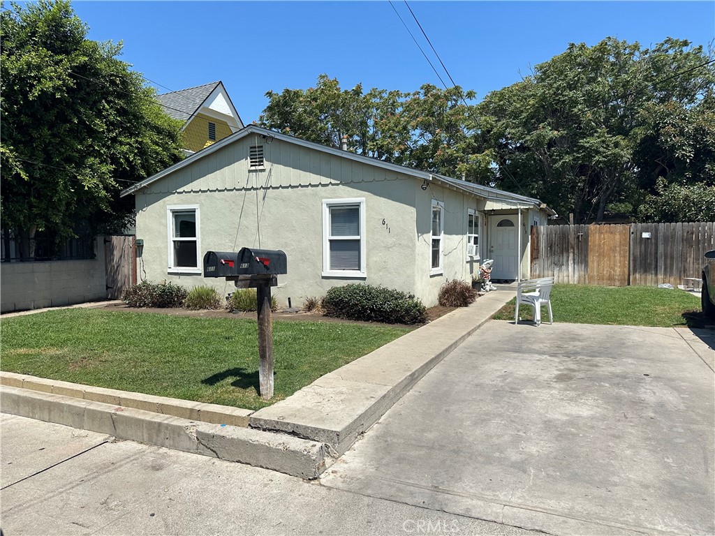 611 N Daisy Avenue