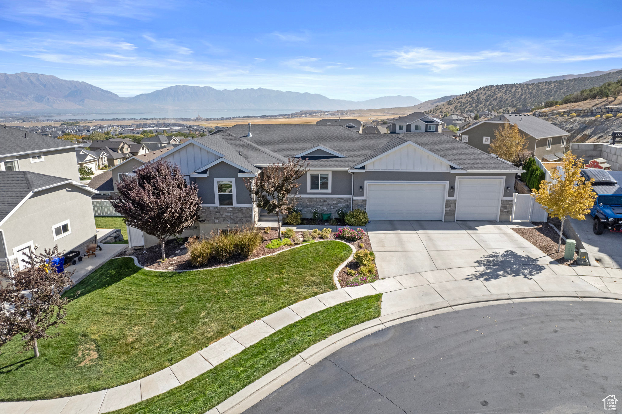 7118 N HOLLOW CREST CIR