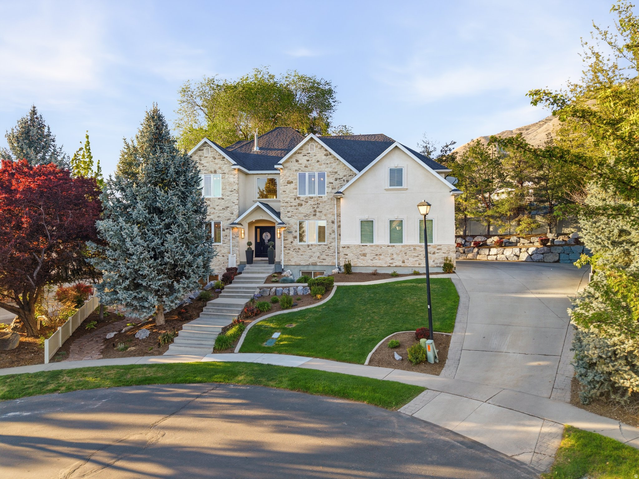 342 W MILLCREEK RD