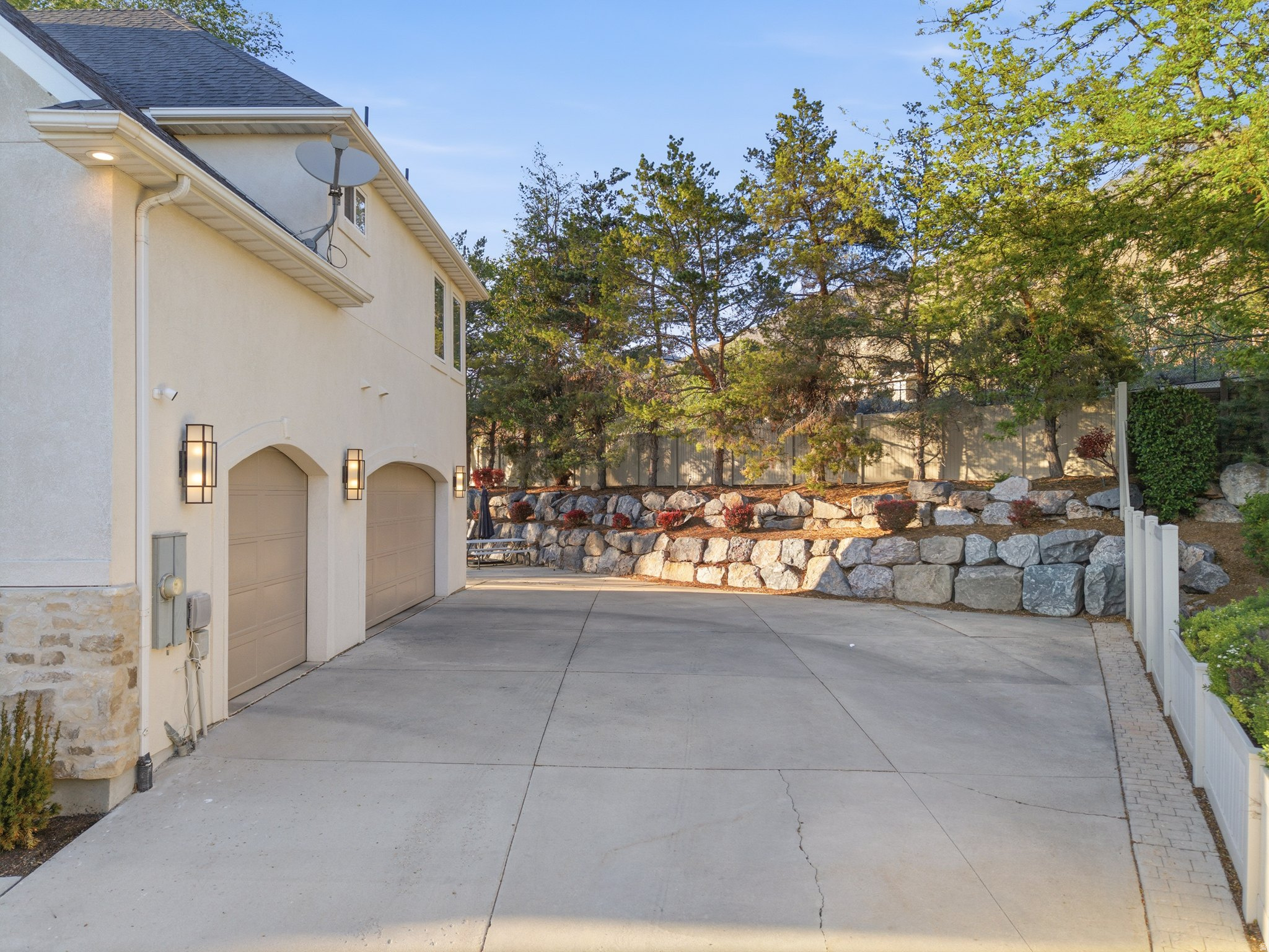 342 W MILLCREEK RD