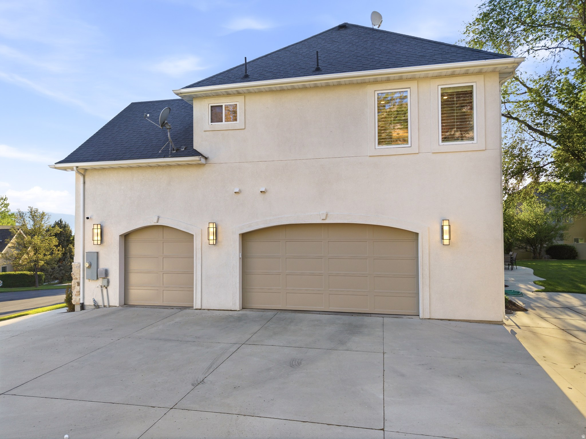 342 W MILLCREEK RD