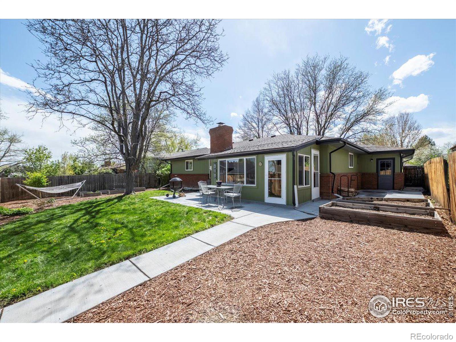 1526 Vivian Street