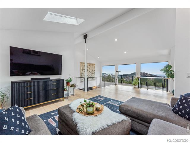 228 Alpine Way