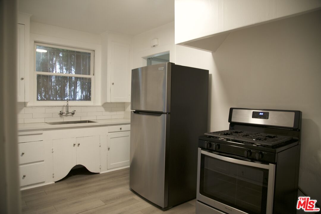 1215 N Poinsettia Pl