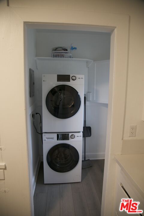 1215 N Poinsettia Pl