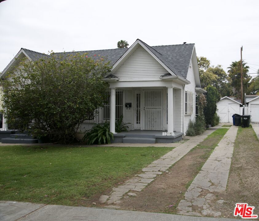 1215 N Poinsettia Place