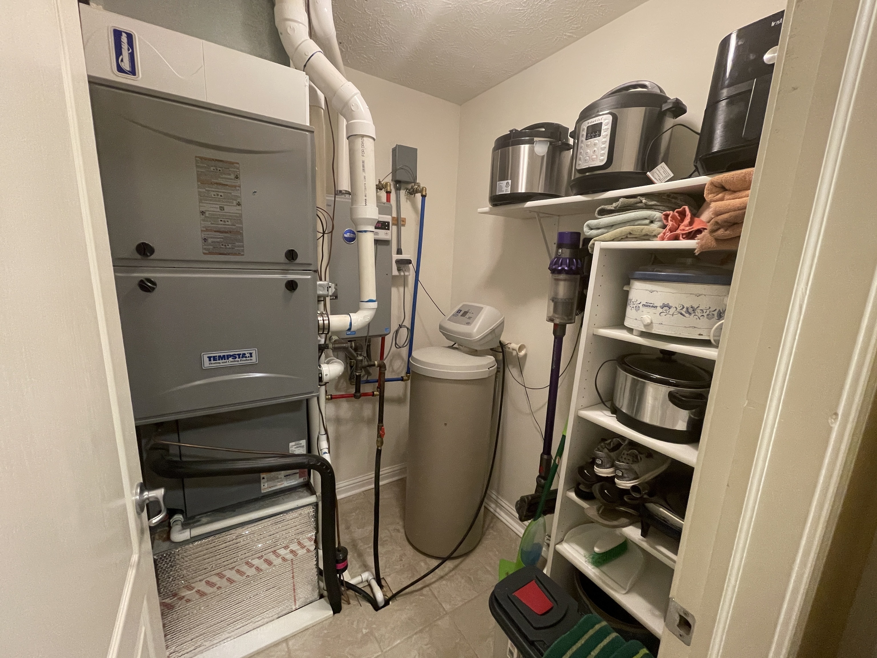 2940 Cross Creek Drive