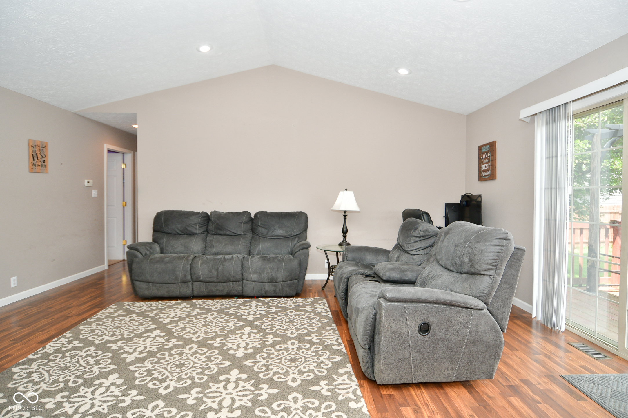 1670 W Constitution Street