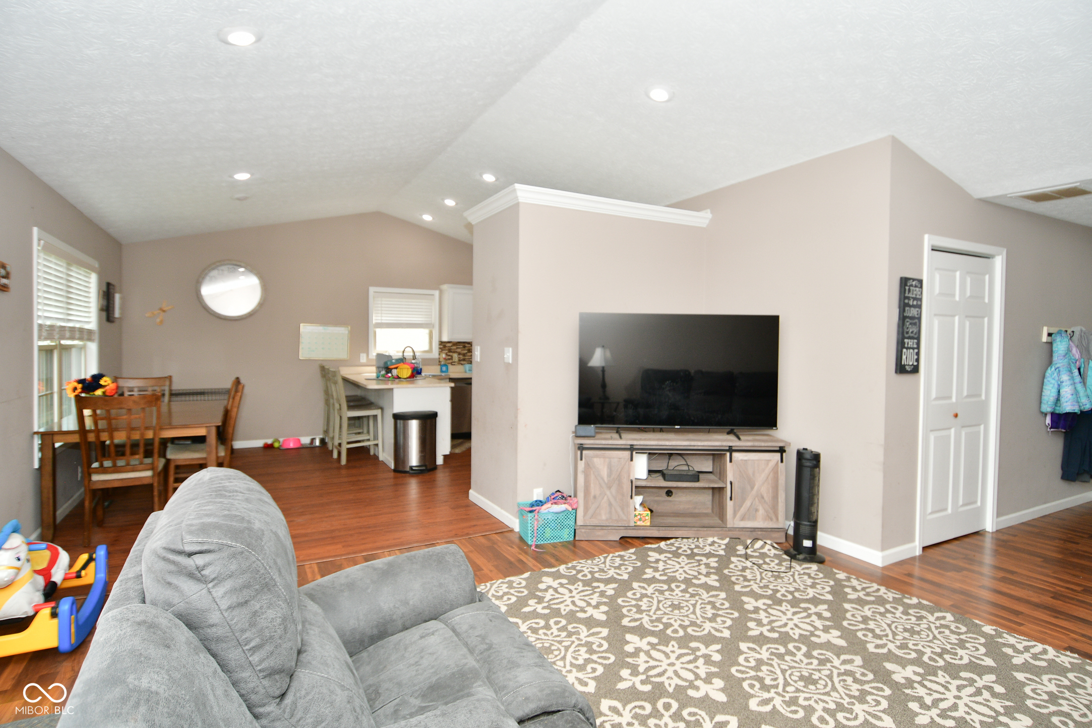 1670 W Constitution Street