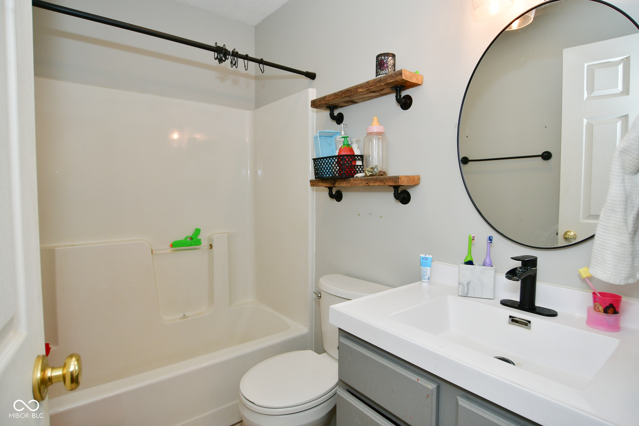 1670 W Constitution Street