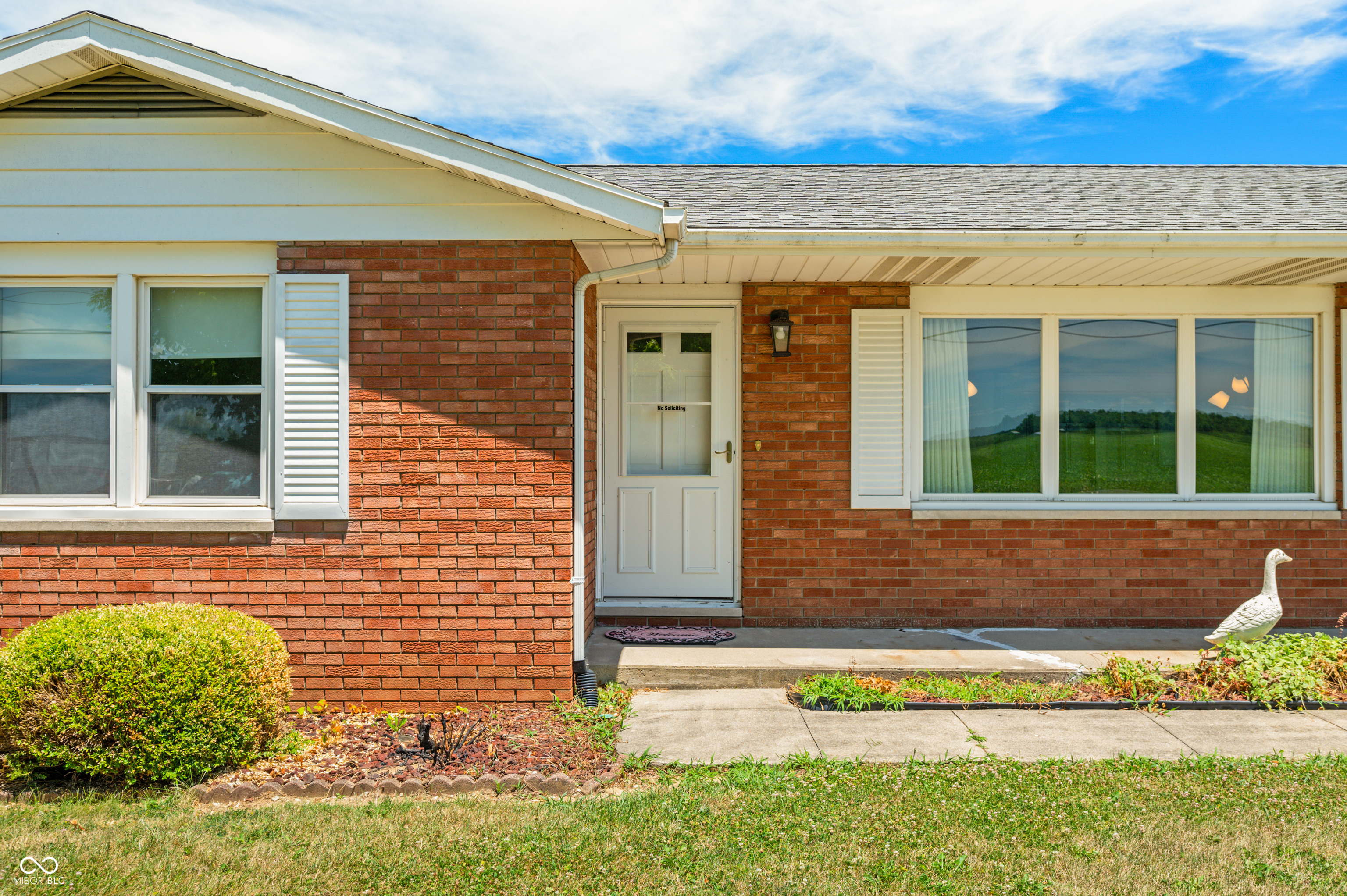 10520 E Railroad Street