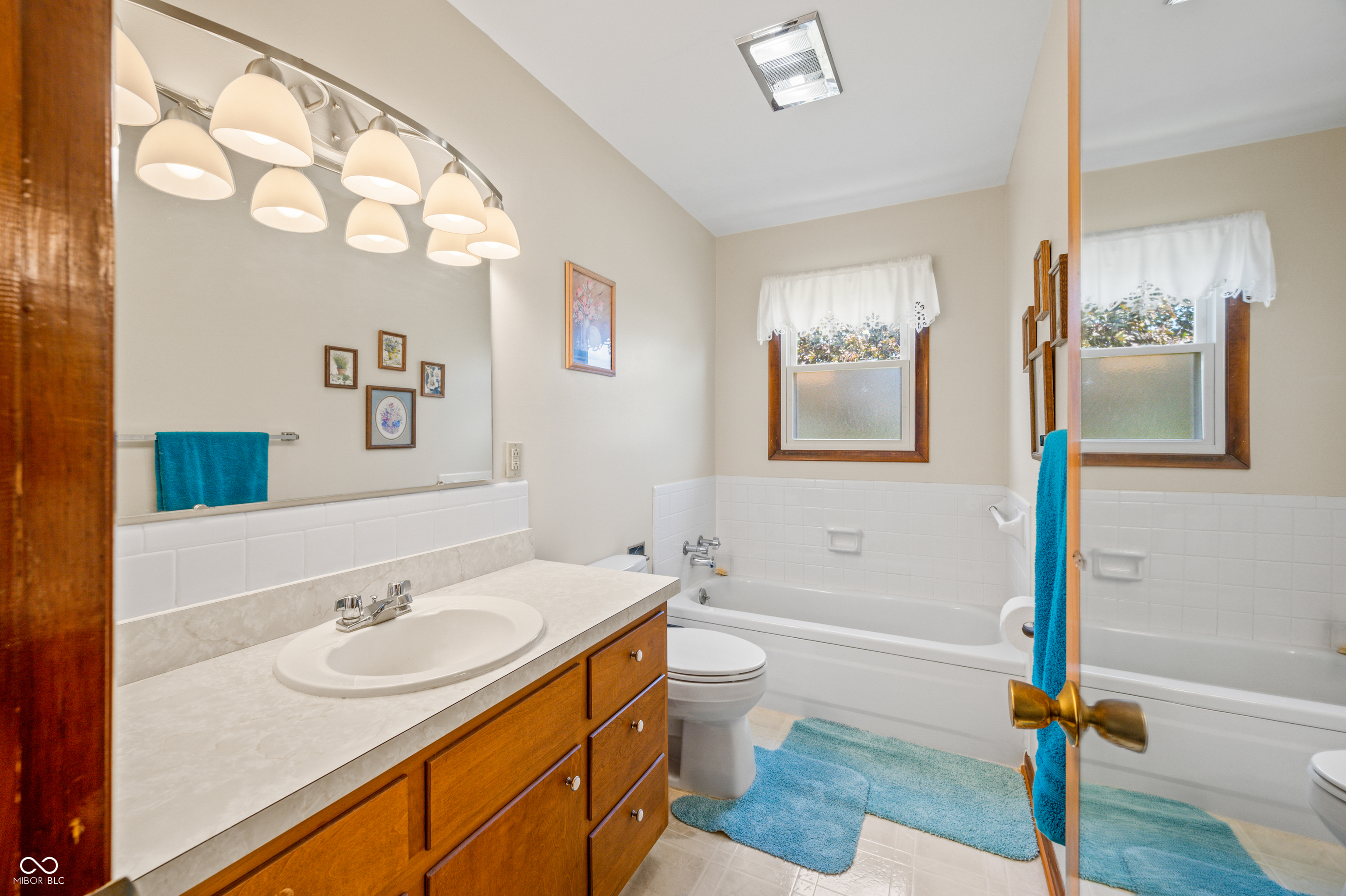 10520 E Railroad Street