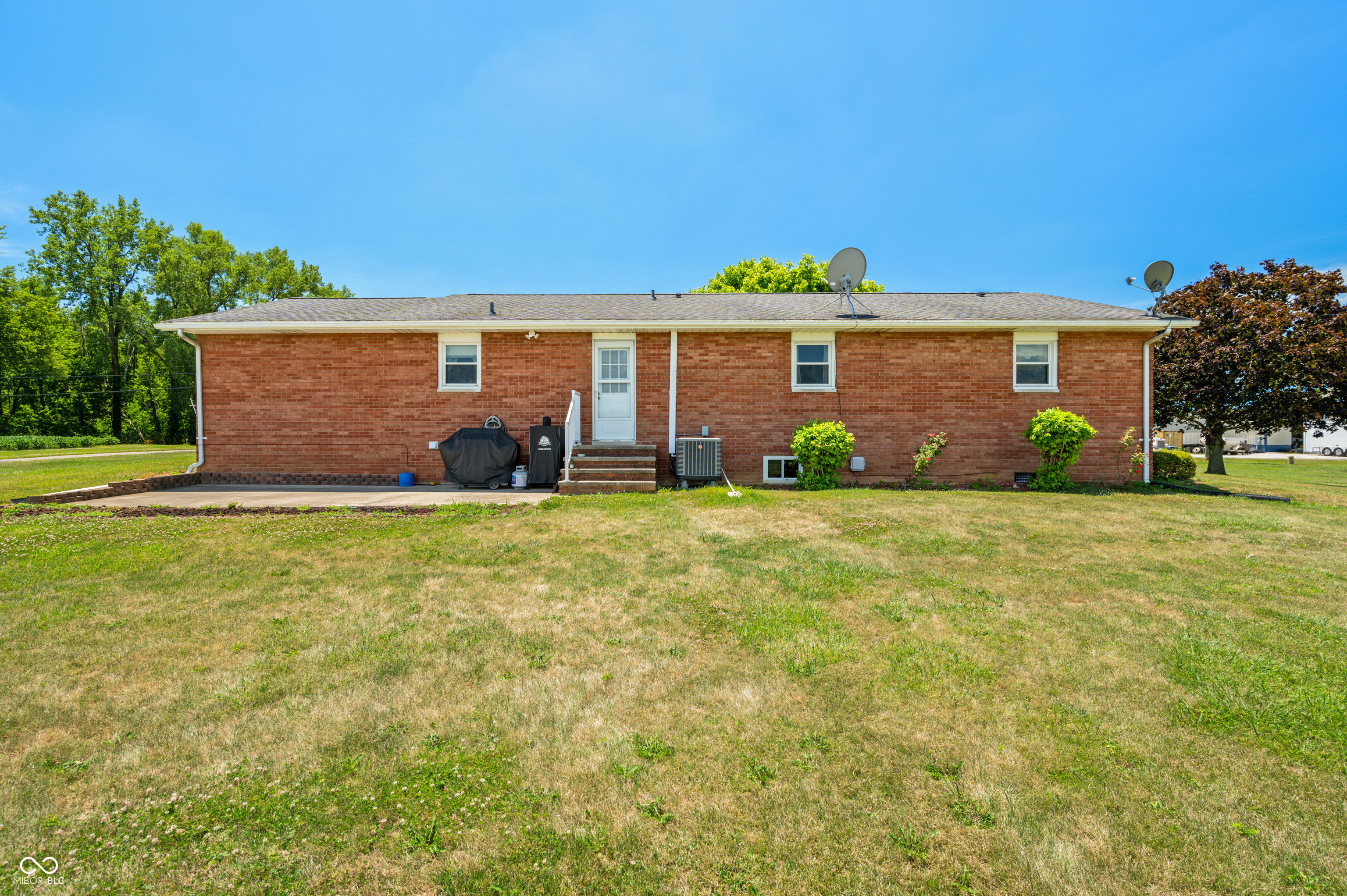 10520 E Railroad Street