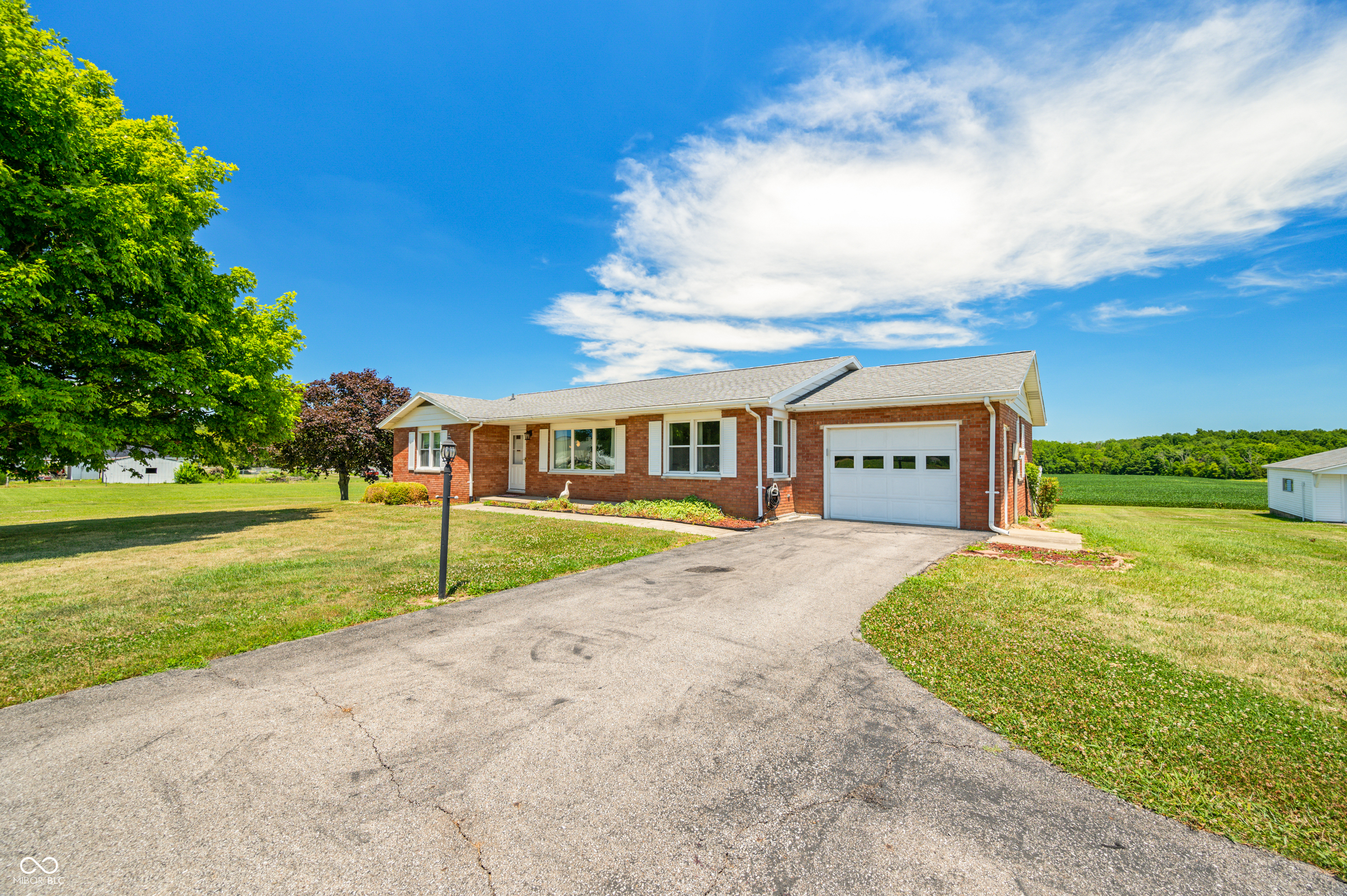 10520 E Railroad Street