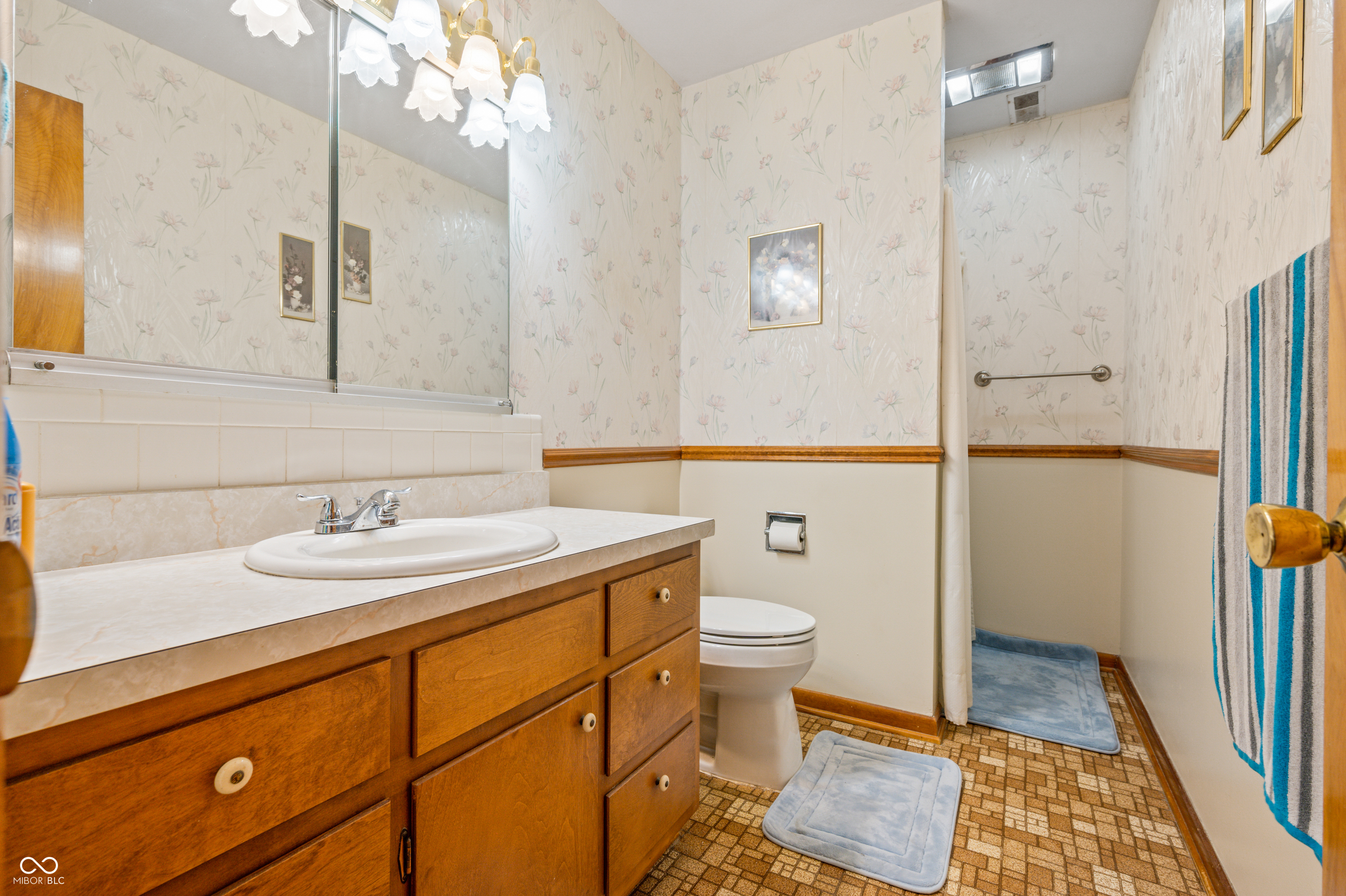 10520 E Railroad Street