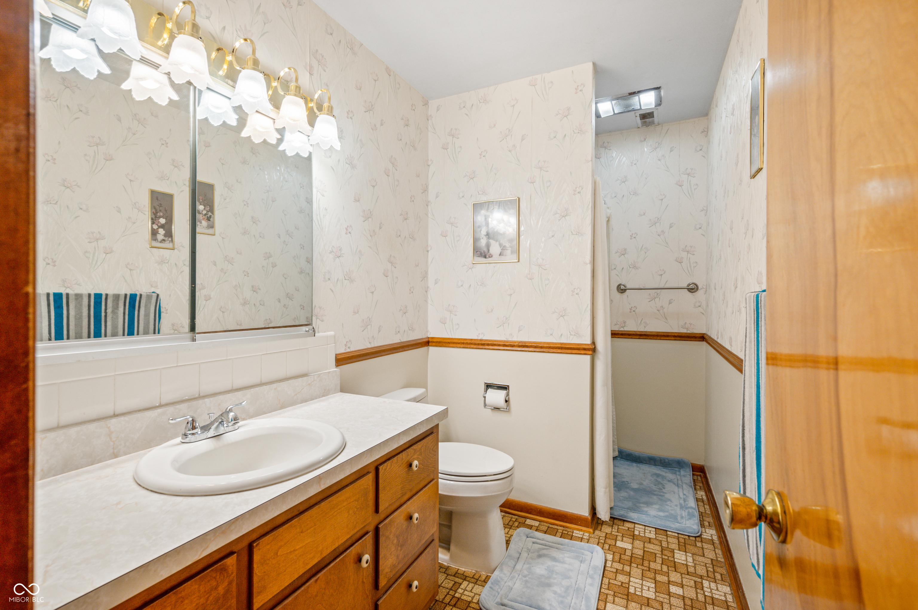 10520 E Railroad Street