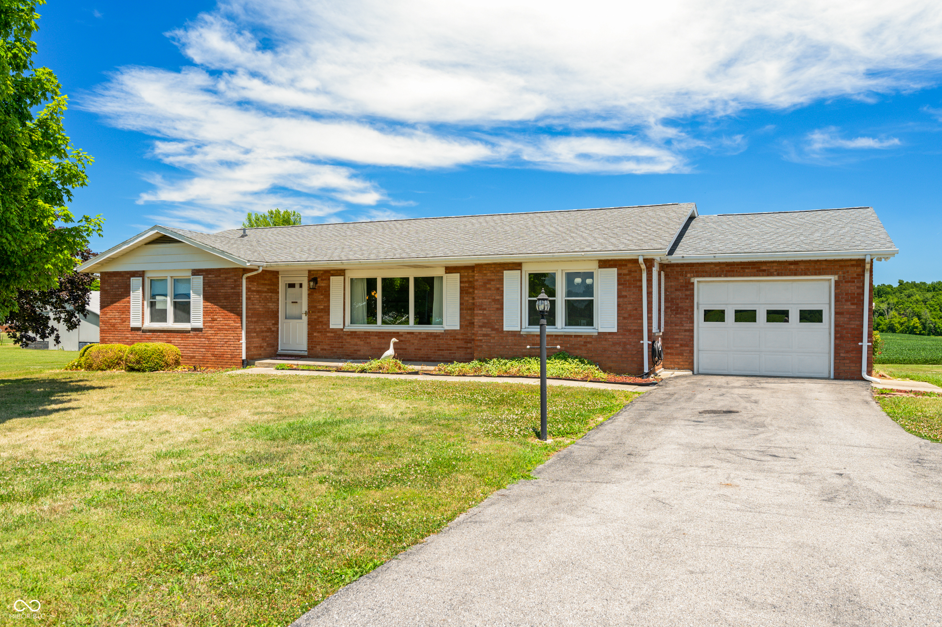 10520 E Railroad Street