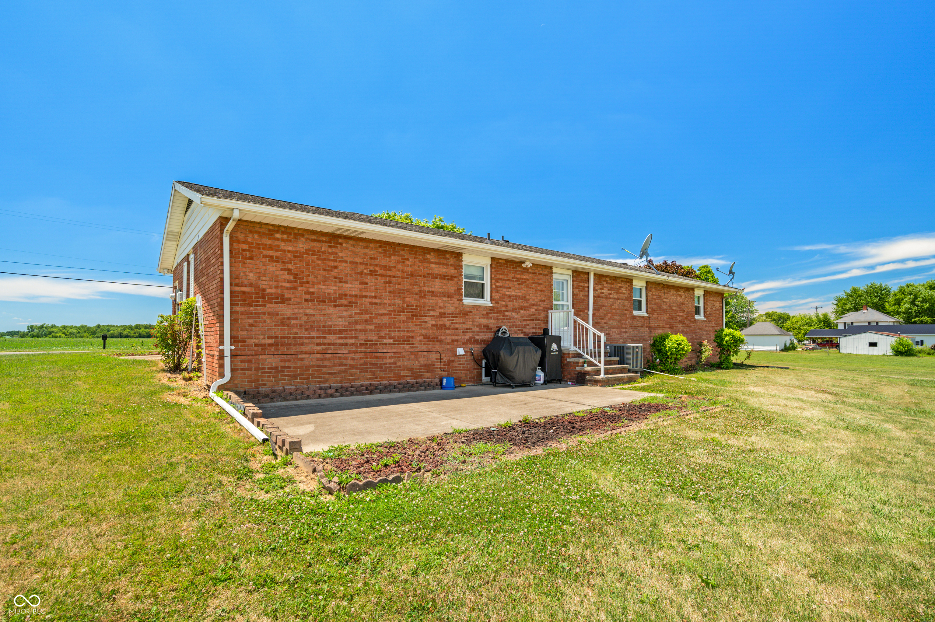 10520 E Railroad Street