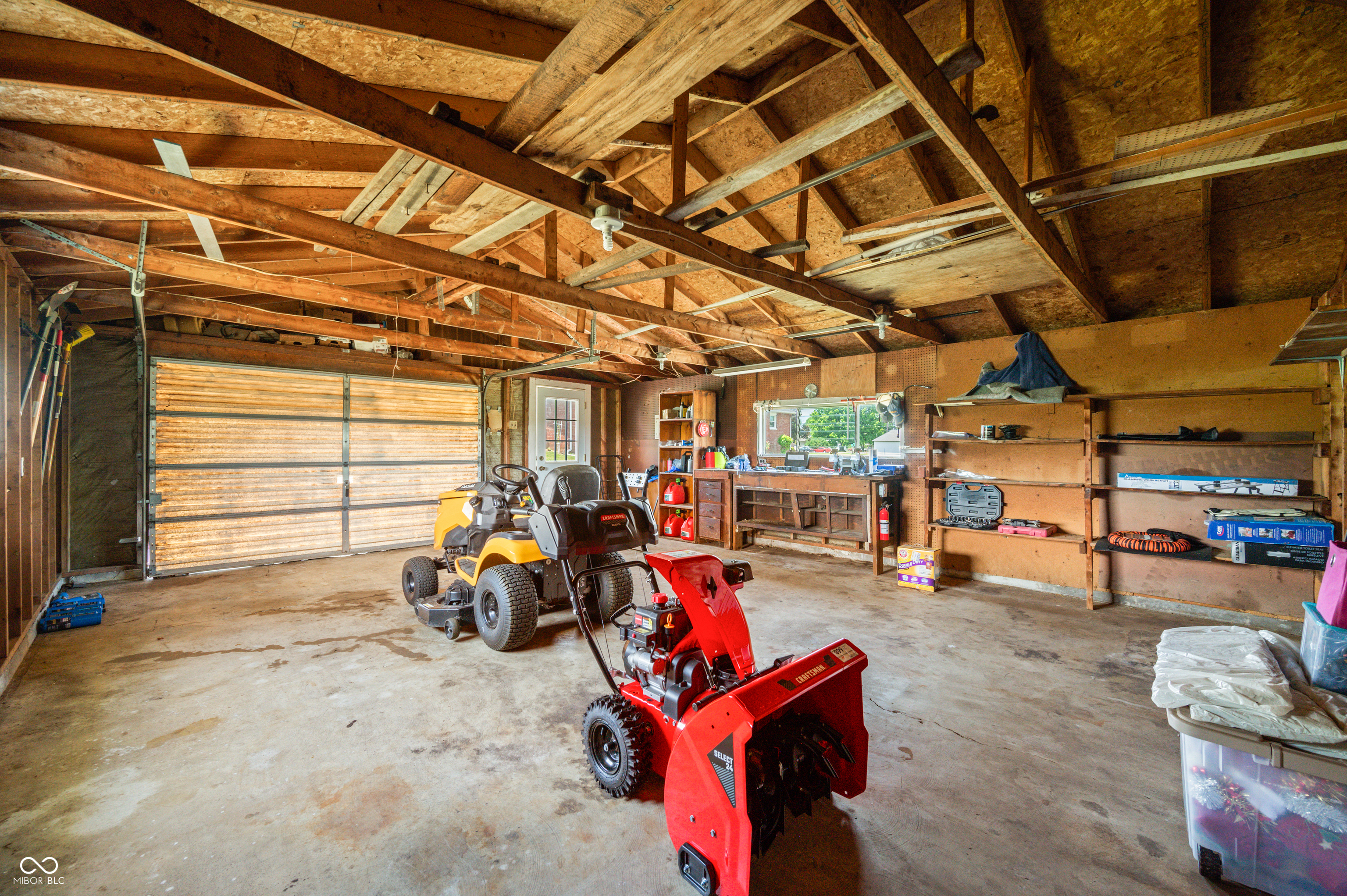 10520 E Railroad Street