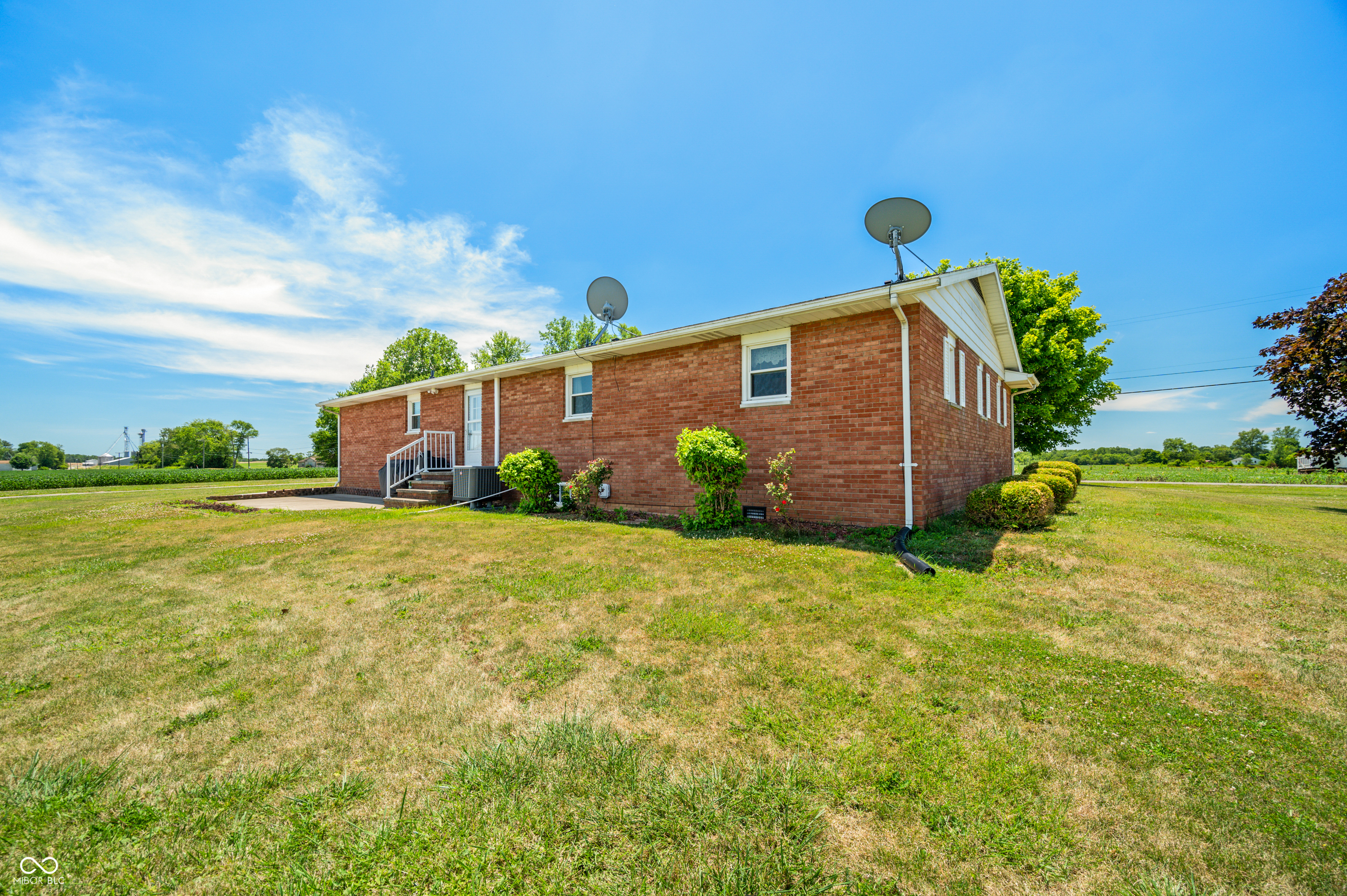 10520 E Railroad Street