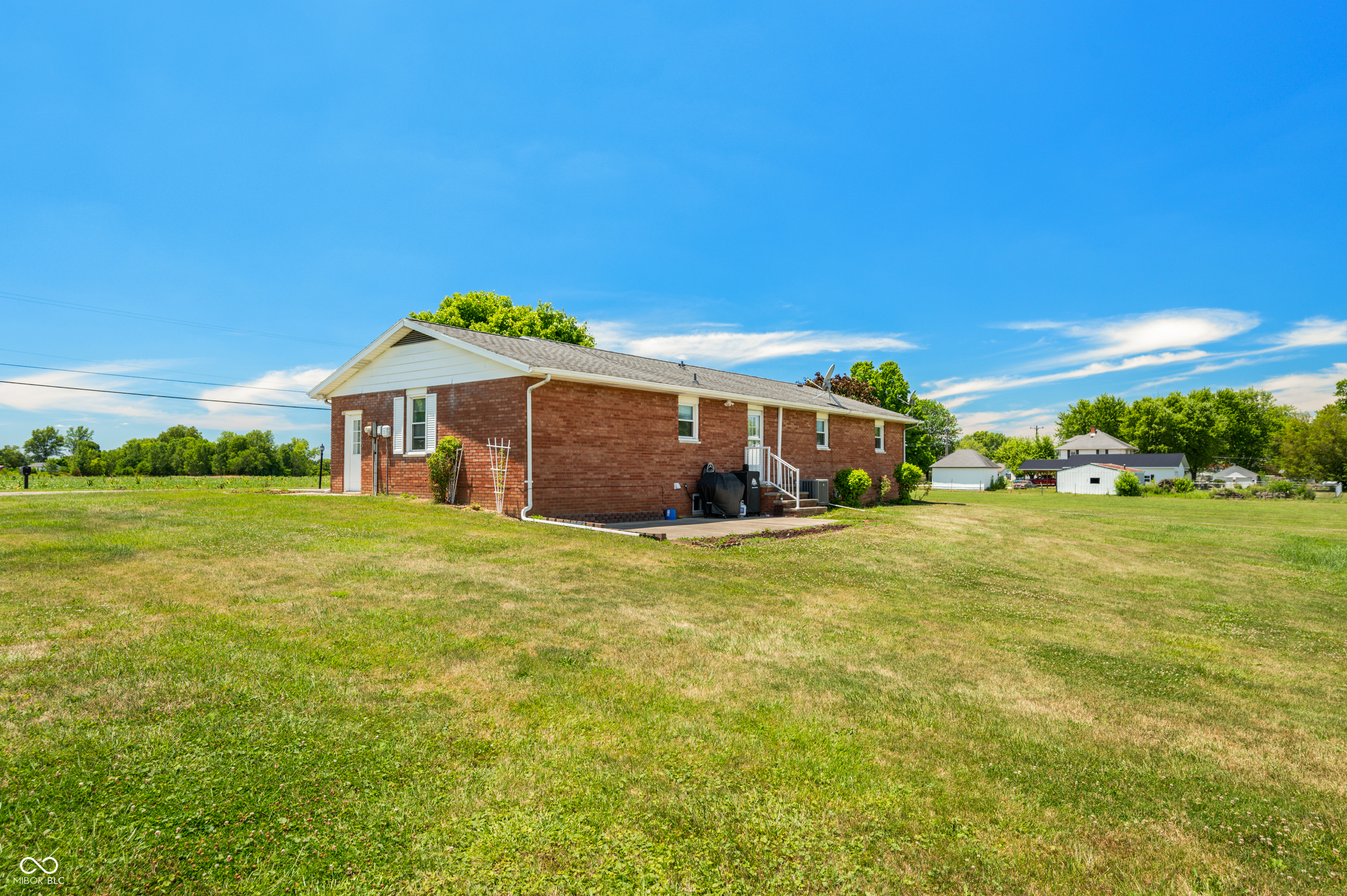 10520 E Railroad Street