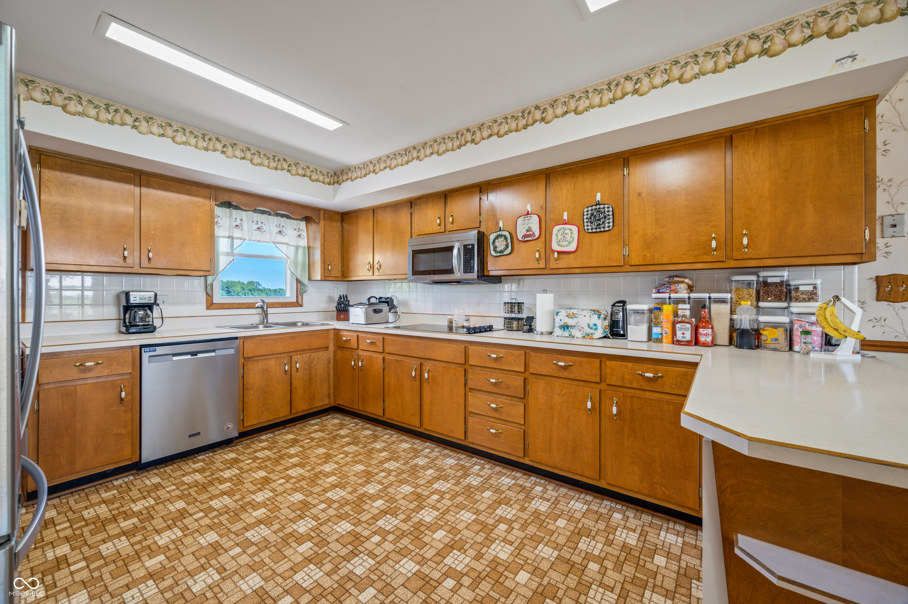 10520 E Railroad Street