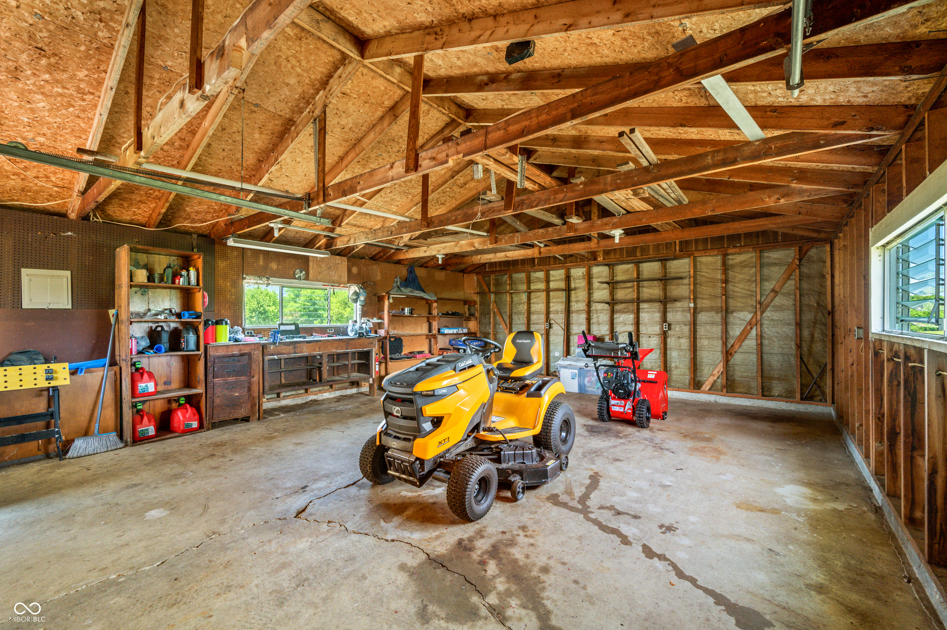 10520 E Railroad Street