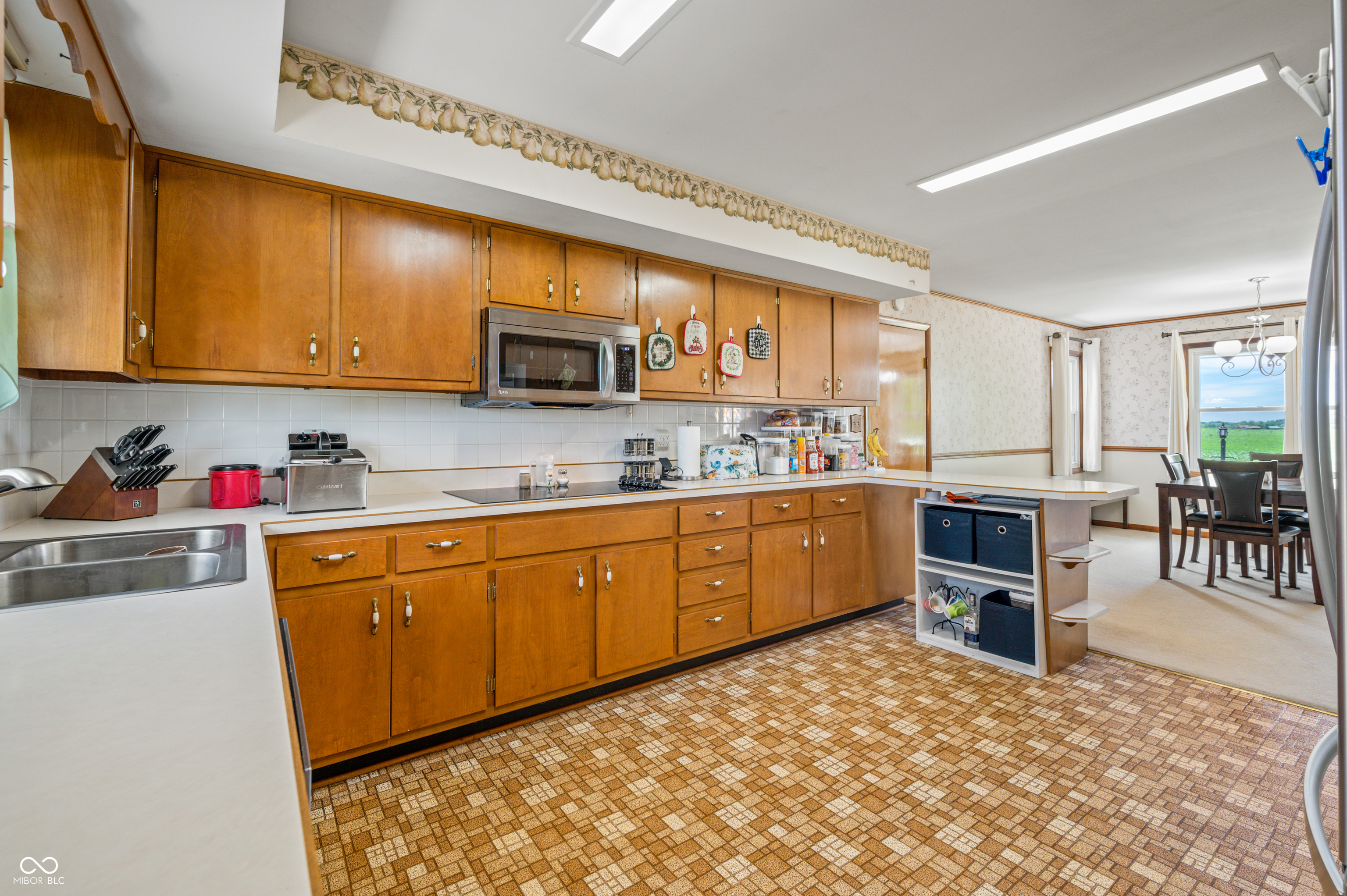 10520 E Railroad Street