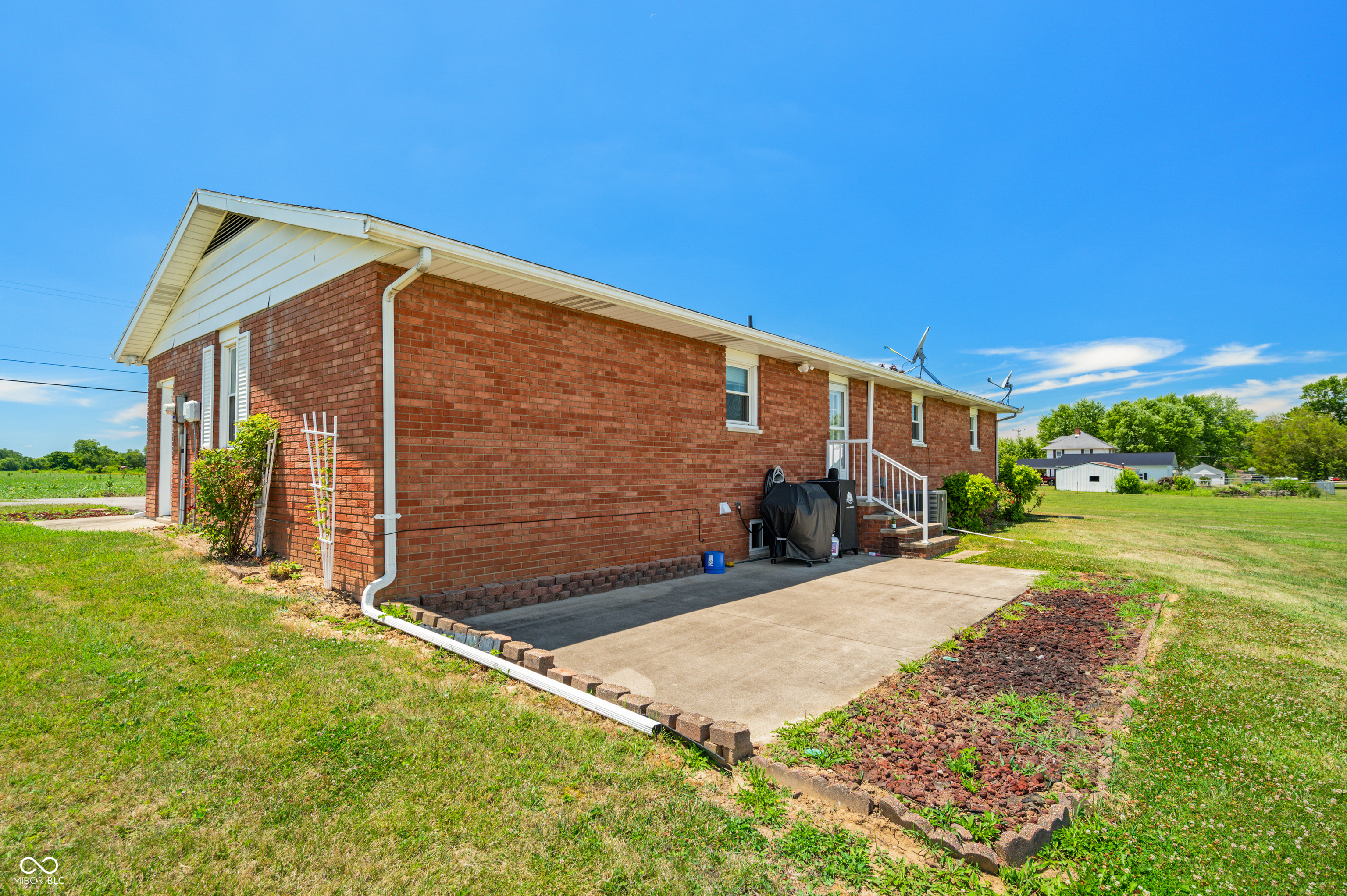 10520 E Railroad Street