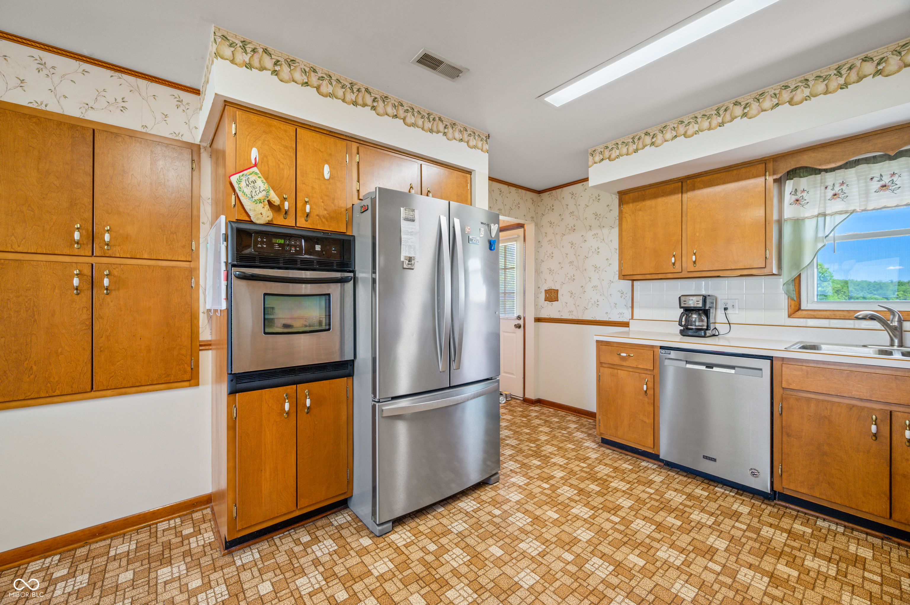 10520 E Railroad Street