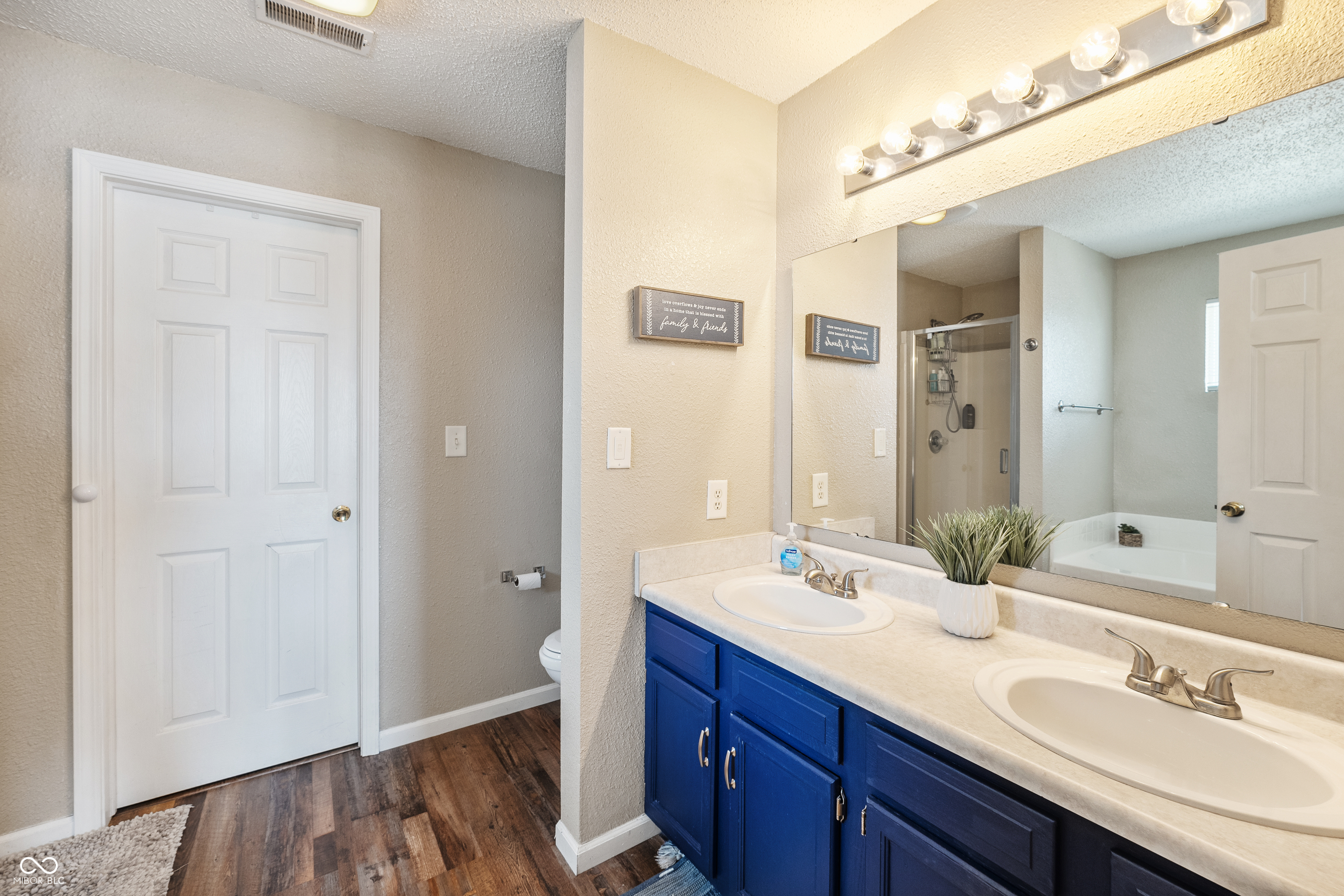 2250 Lakecrest Drive