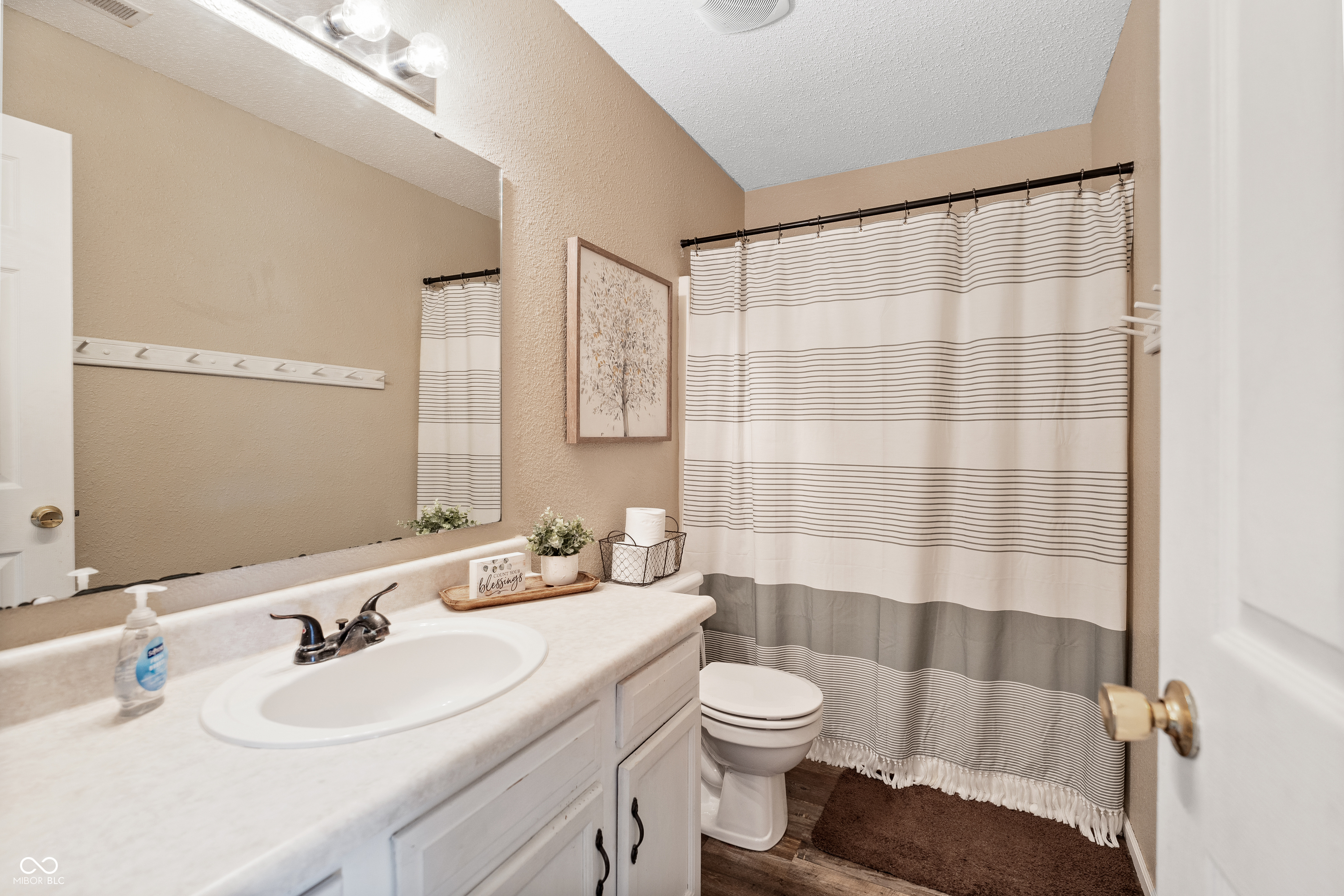 2250 Lakecrest Drive