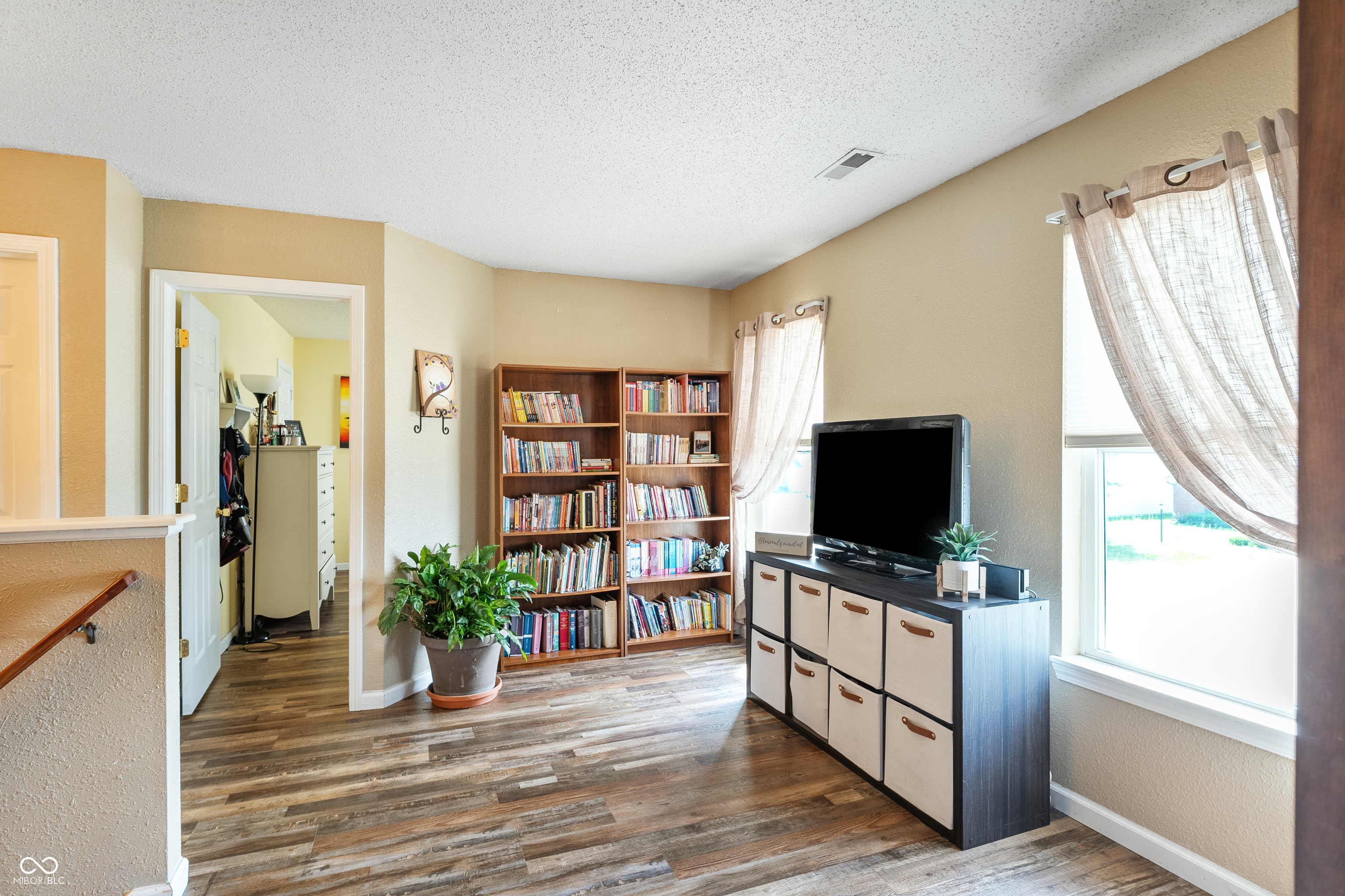 2250 Lakecrest Drive