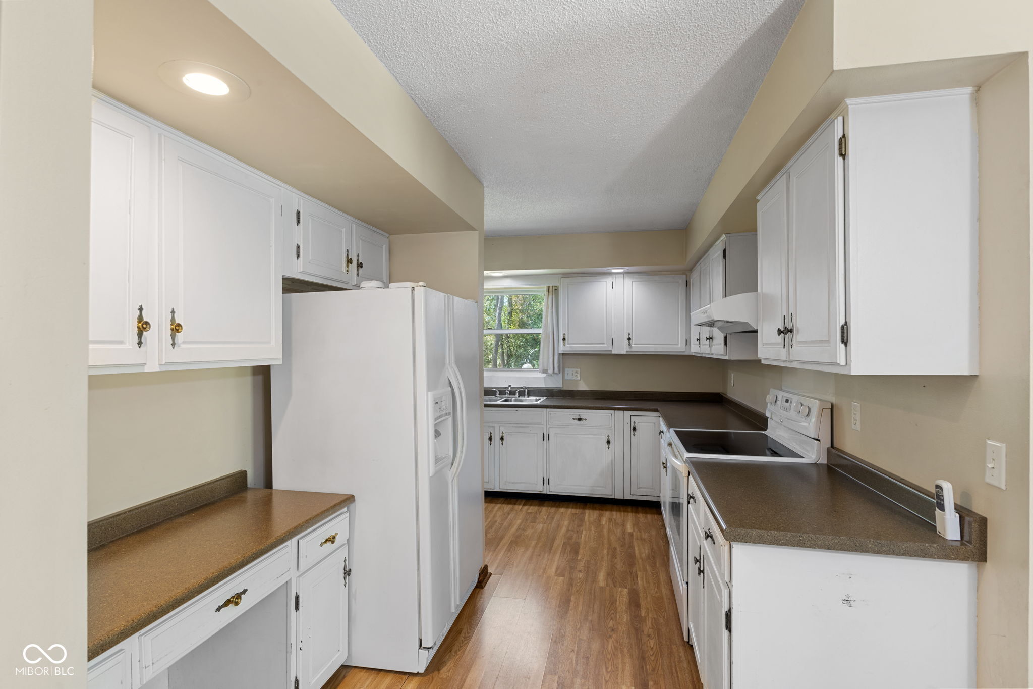 16130 E Lake Shore Drive N