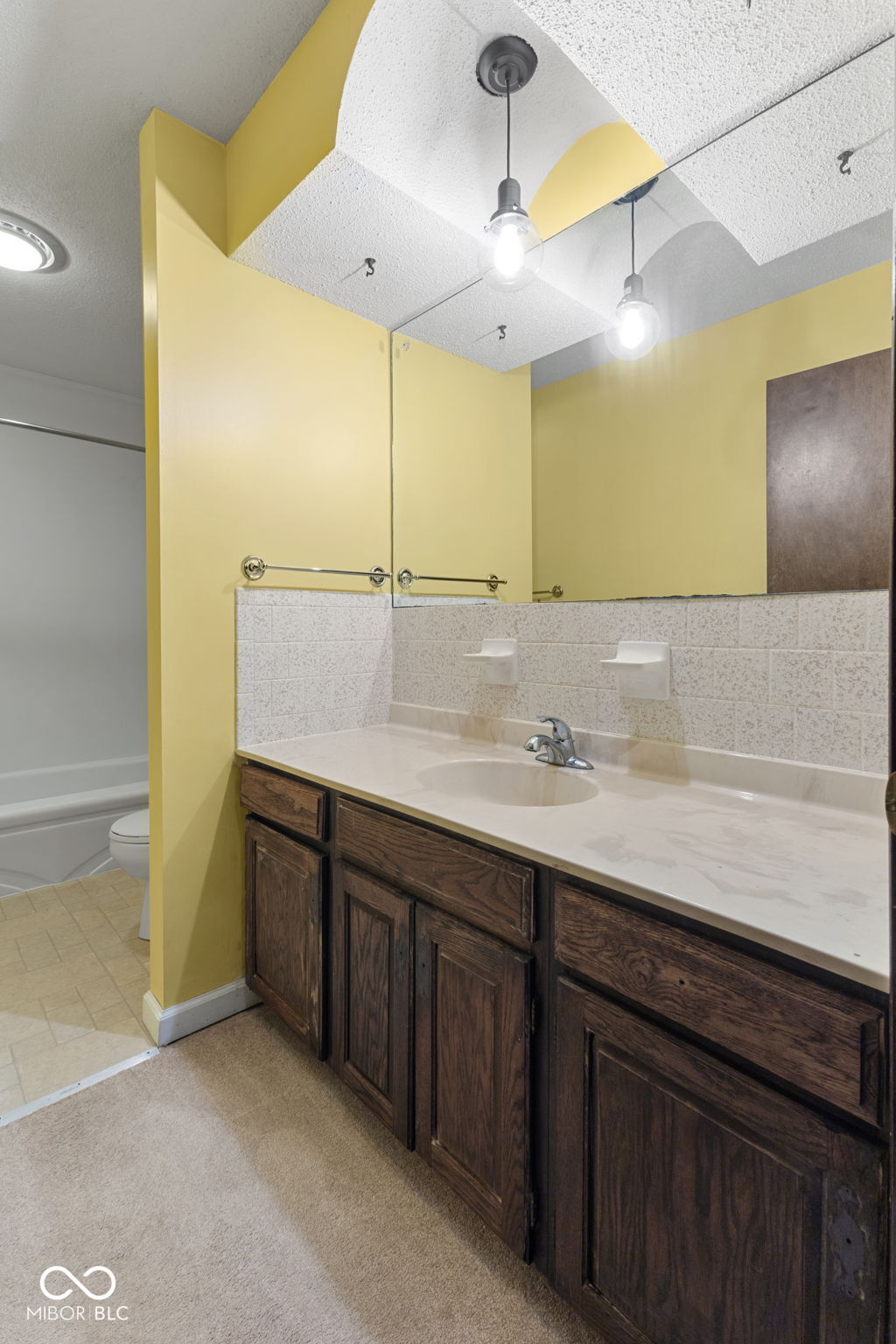 16130 E Lake Shore Drive N