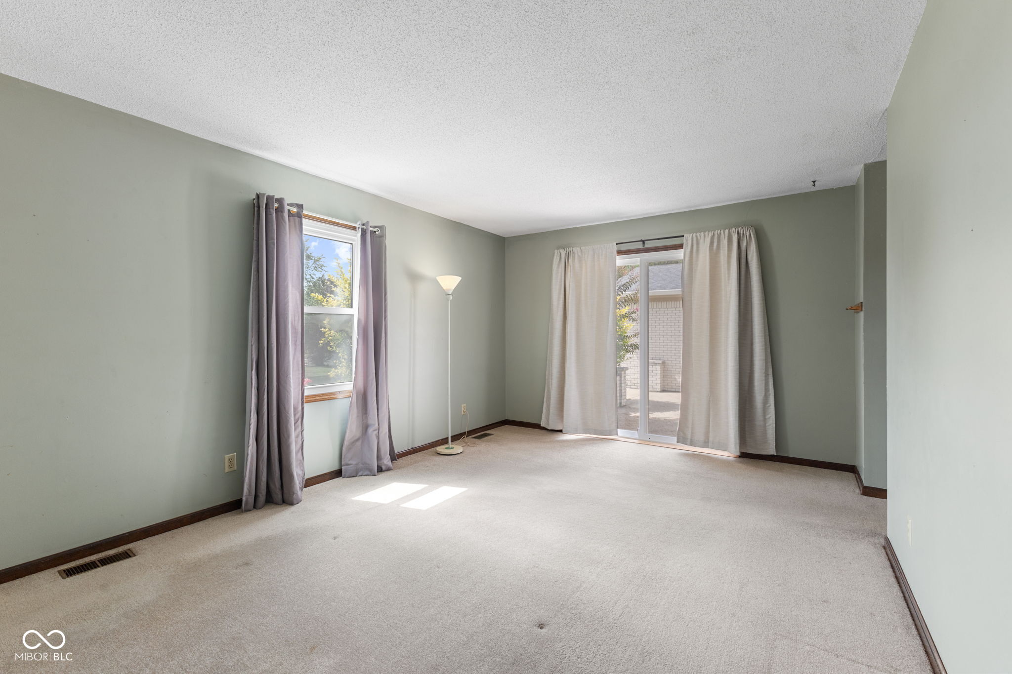 16130 E Lake Shore Drive N