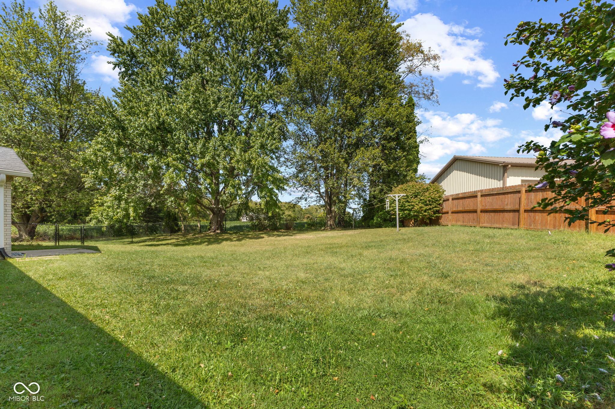 16130 E Lake Shore Drive N