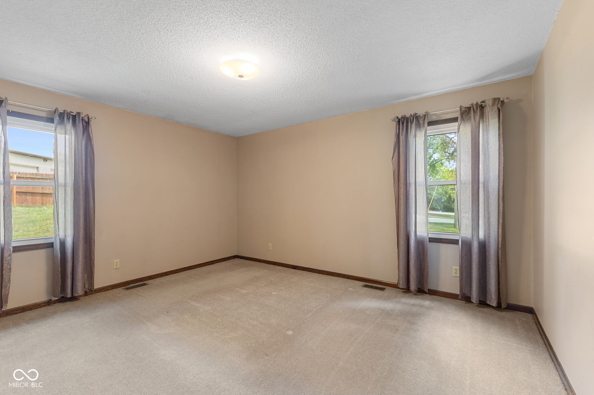 16130 E Lake Shore Drive N