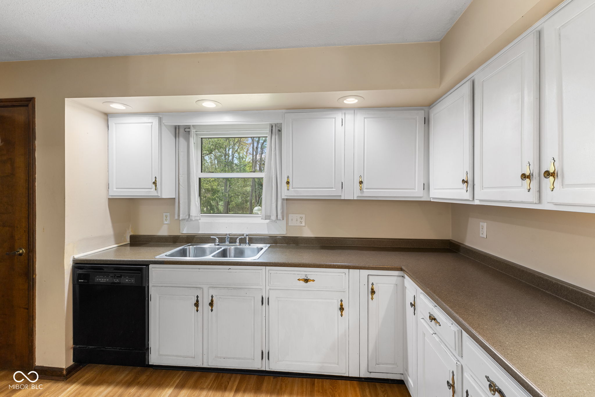 16130 E Lake Shore Drive N