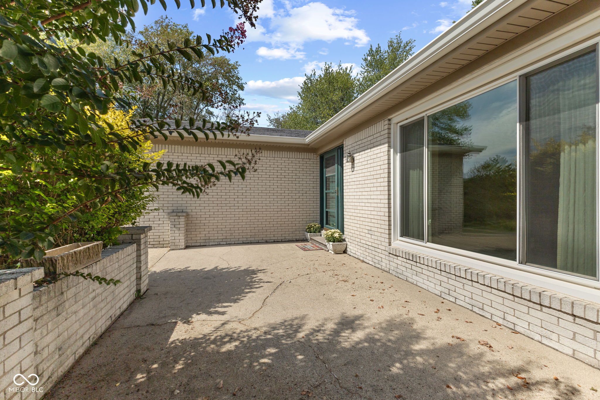 16130 E Lake Shore Drive N