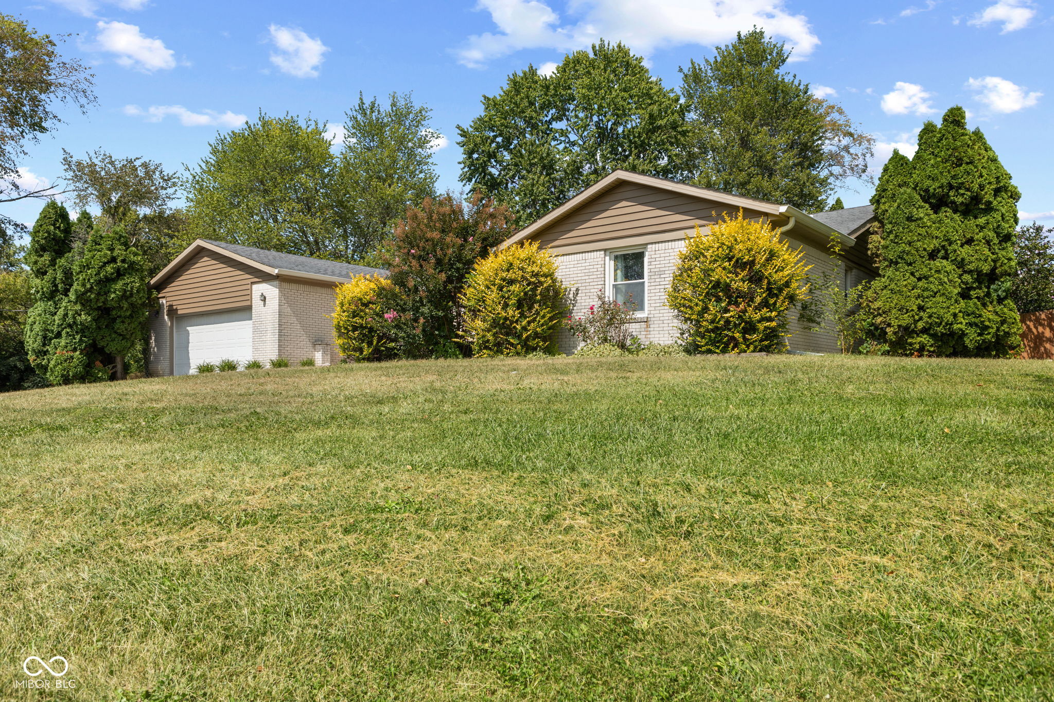 16130 E Lake Shore Drive N