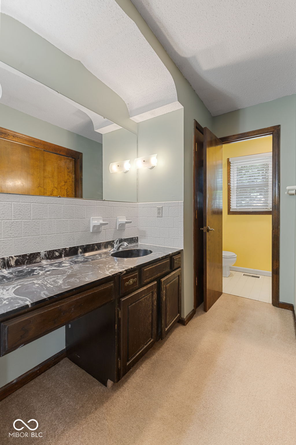 16130 E Lake Shore Drive N